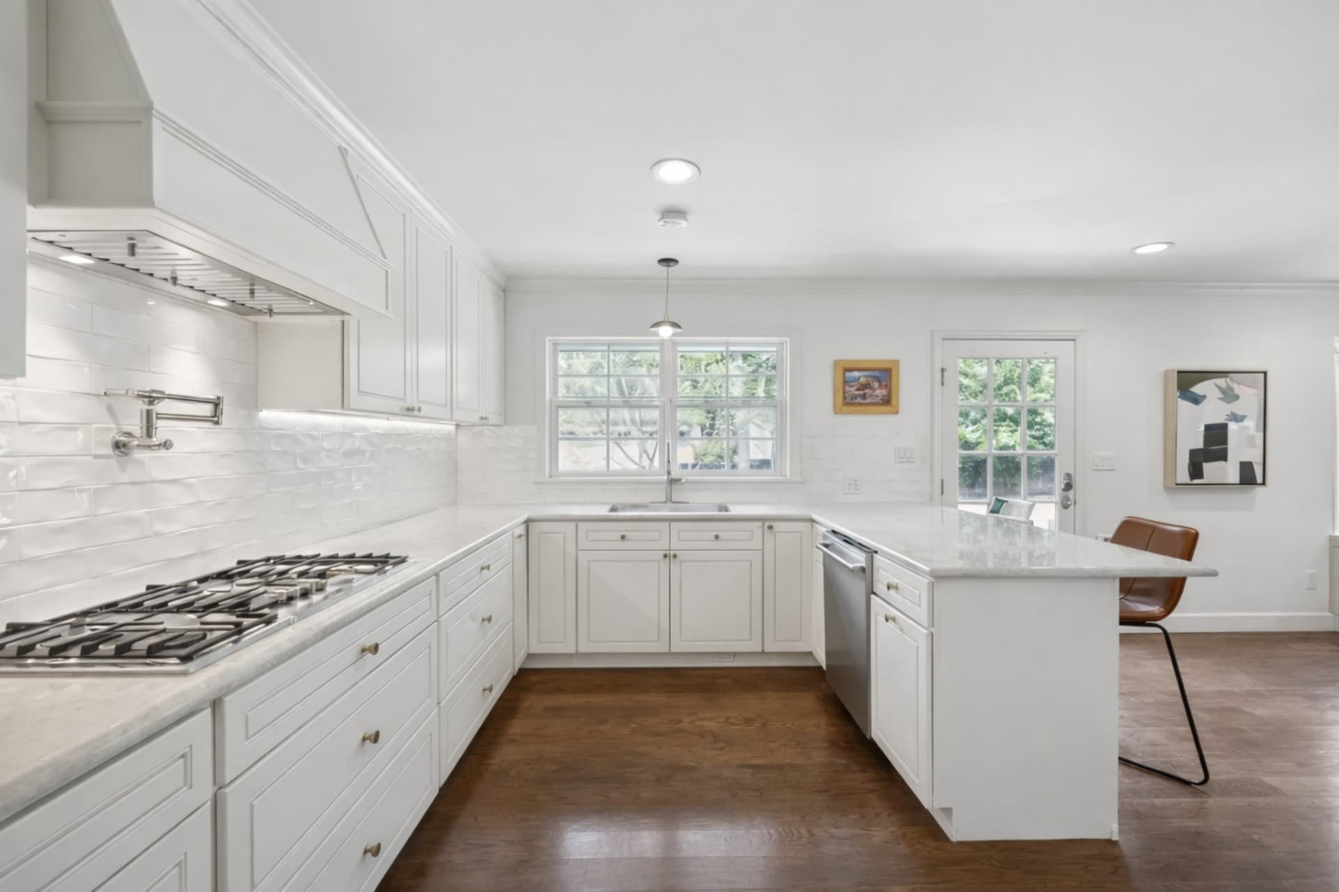Dallas Timbergrove kitchen gold pendant lighting and island detail